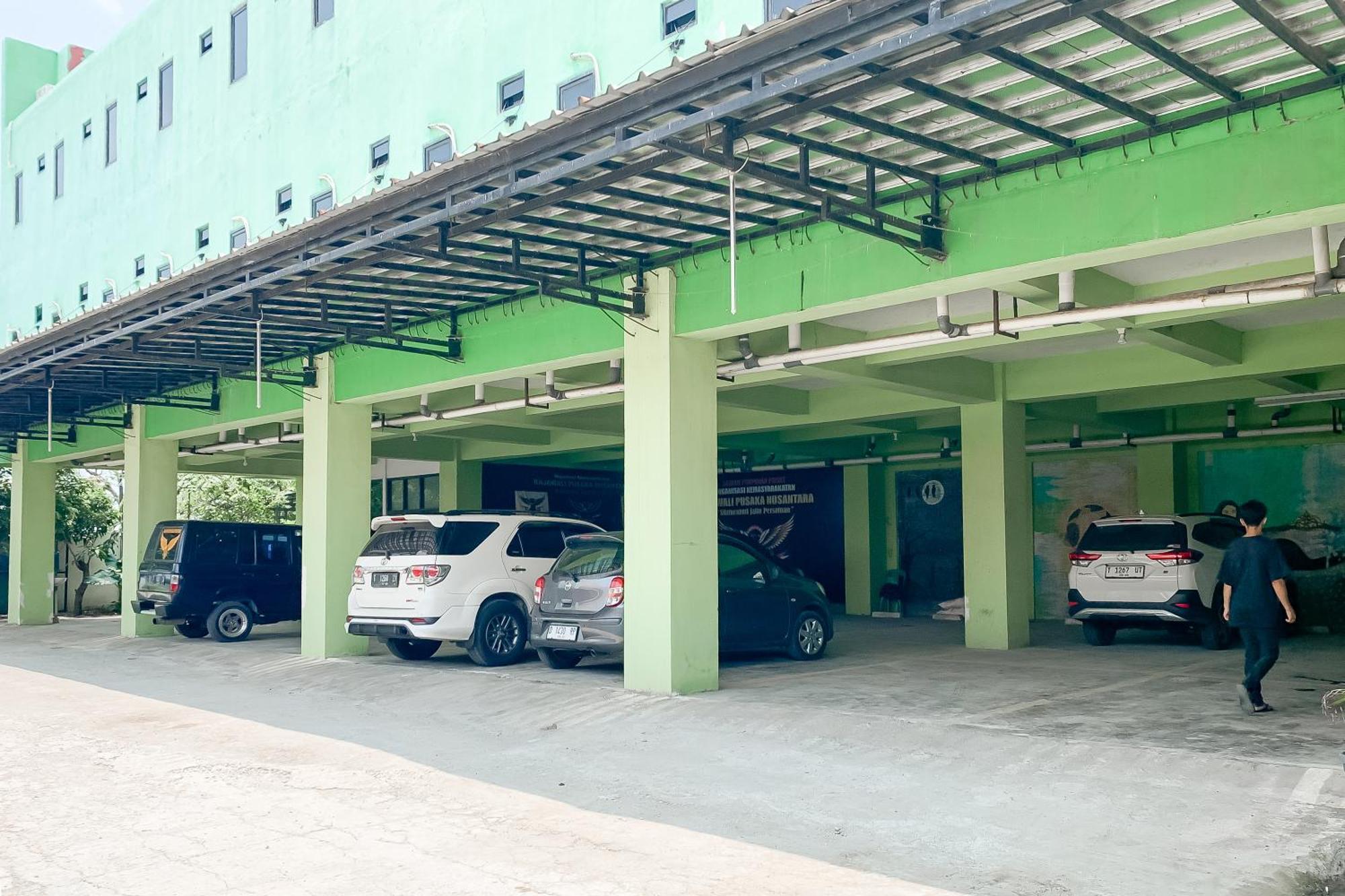 Penginapan Losmen Ayu Pamanukan Redpartner Pamanukan Hilir Exterior foto